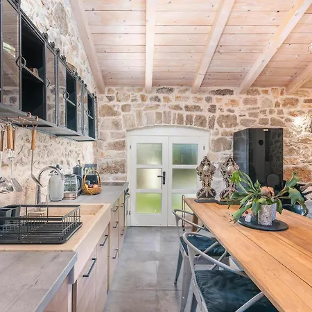 Pet Friendly Home In Porec Holiday home *